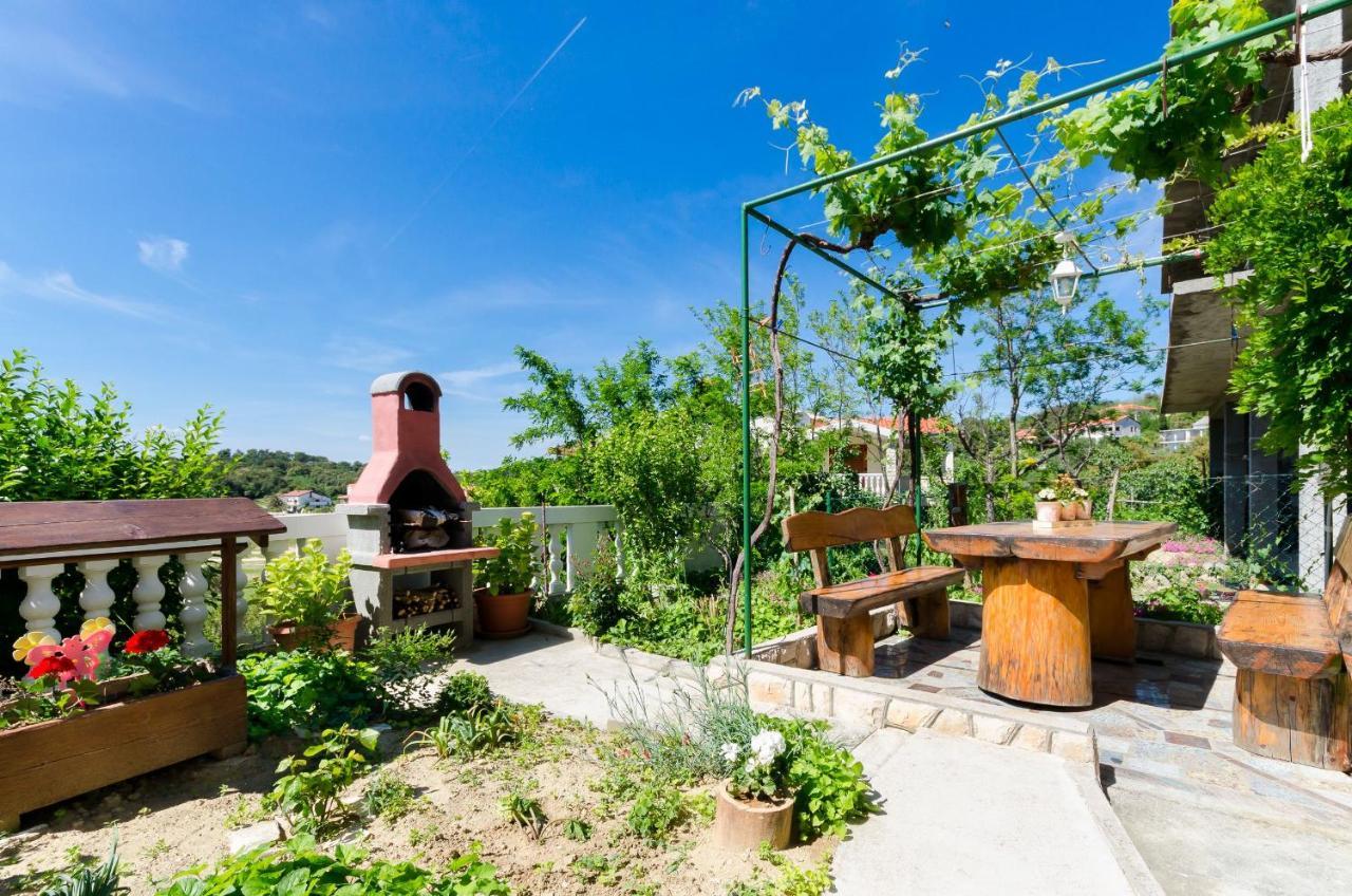 Apartments Albina Lopar Εξωτερικό φωτογραφία