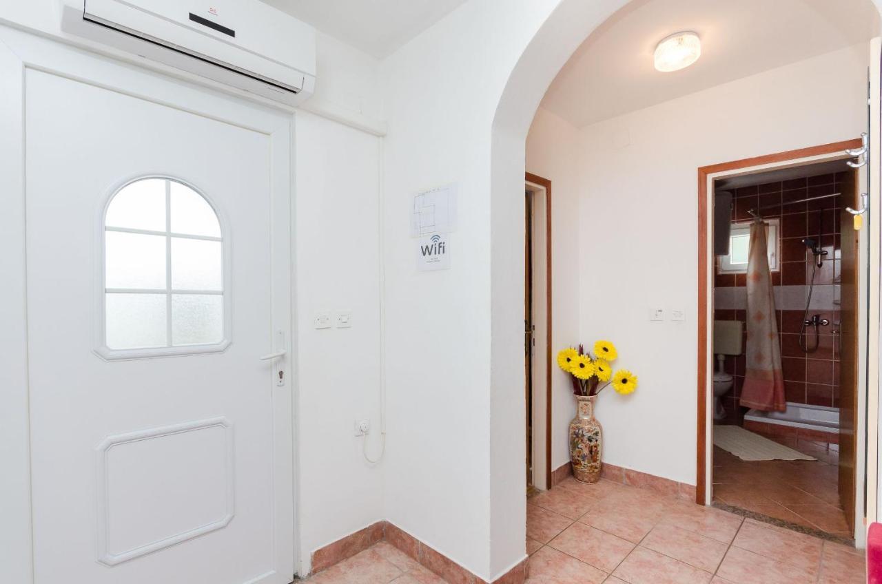 Apartments Albina Lopar Εξωτερικό φωτογραφία
